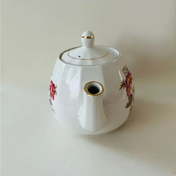 Ellgreave England Floral Bone China Teapot with Gold Trim - Picture 5 of 14
